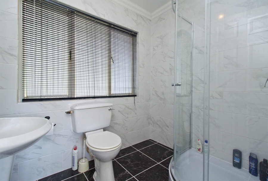 To Let 3 Bedroom Property for Rent in Glencairn Western Cape